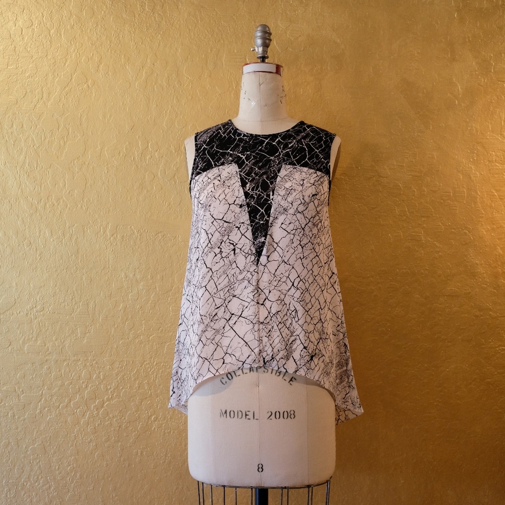 BCBG MAXAZRIA PRINTED TOP!
